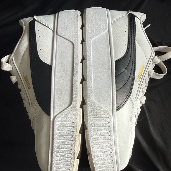 Puma Classic suede leather in White and Black Sneakers - Picture 2 of 10